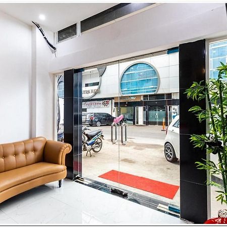 Reddoorz Plus @ Centrium Katamso Medan Extérieur photo