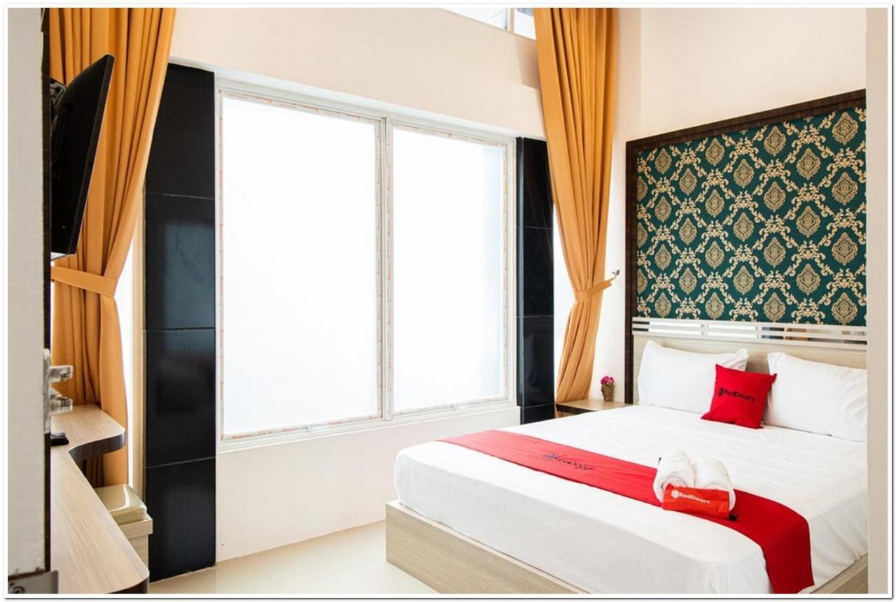 Reddoorz Plus @ Centrium Katamso Medan Extérieur photo