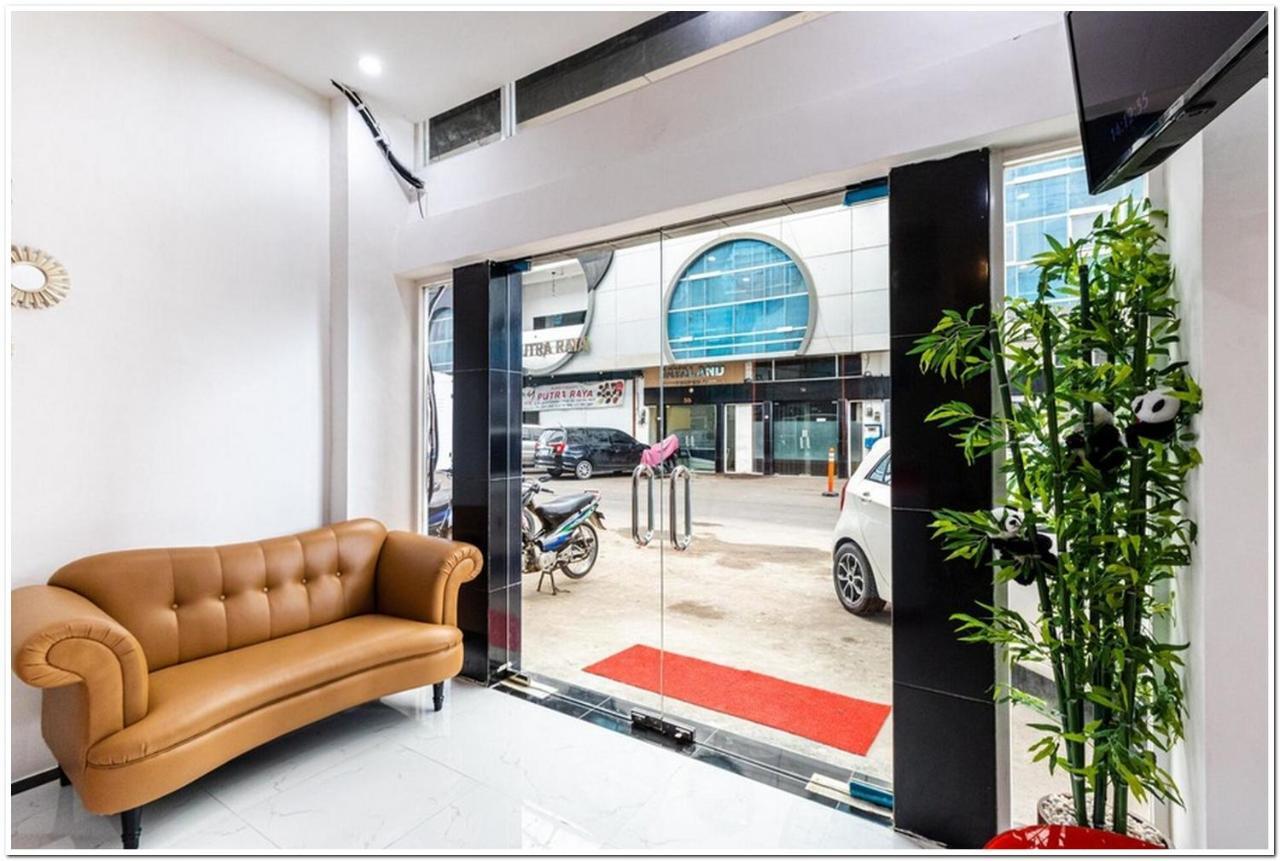 Reddoorz Plus @ Centrium Katamso Medan Extérieur photo