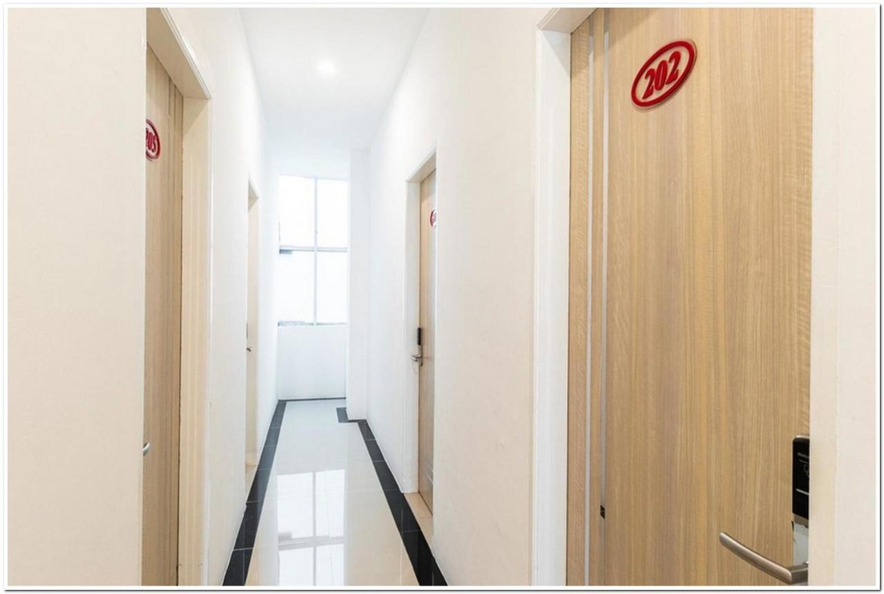 Reddoorz Plus @ Centrium Katamso Medan Extérieur photo