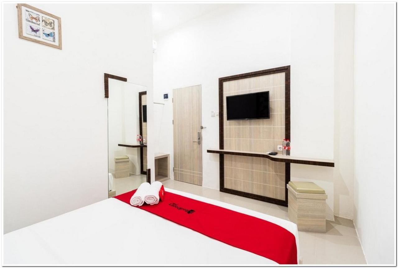 Reddoorz Plus @ Centrium Katamso Medan Extérieur photo