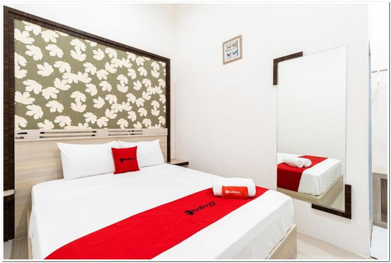 Reddoorz Plus @ Centrium Katamso Medan Extérieur photo