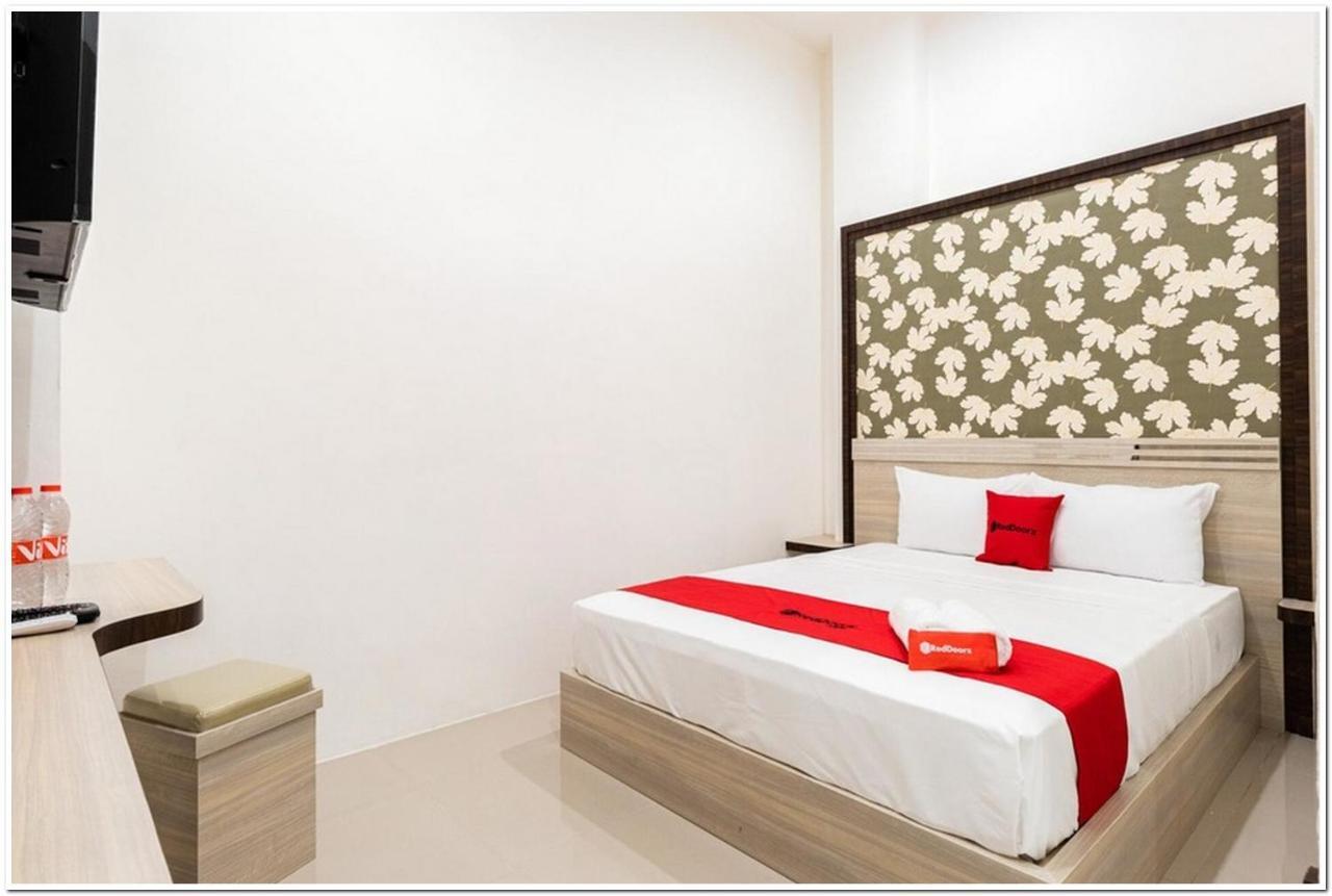 Reddoorz Plus @ Centrium Katamso Medan Extérieur photo
