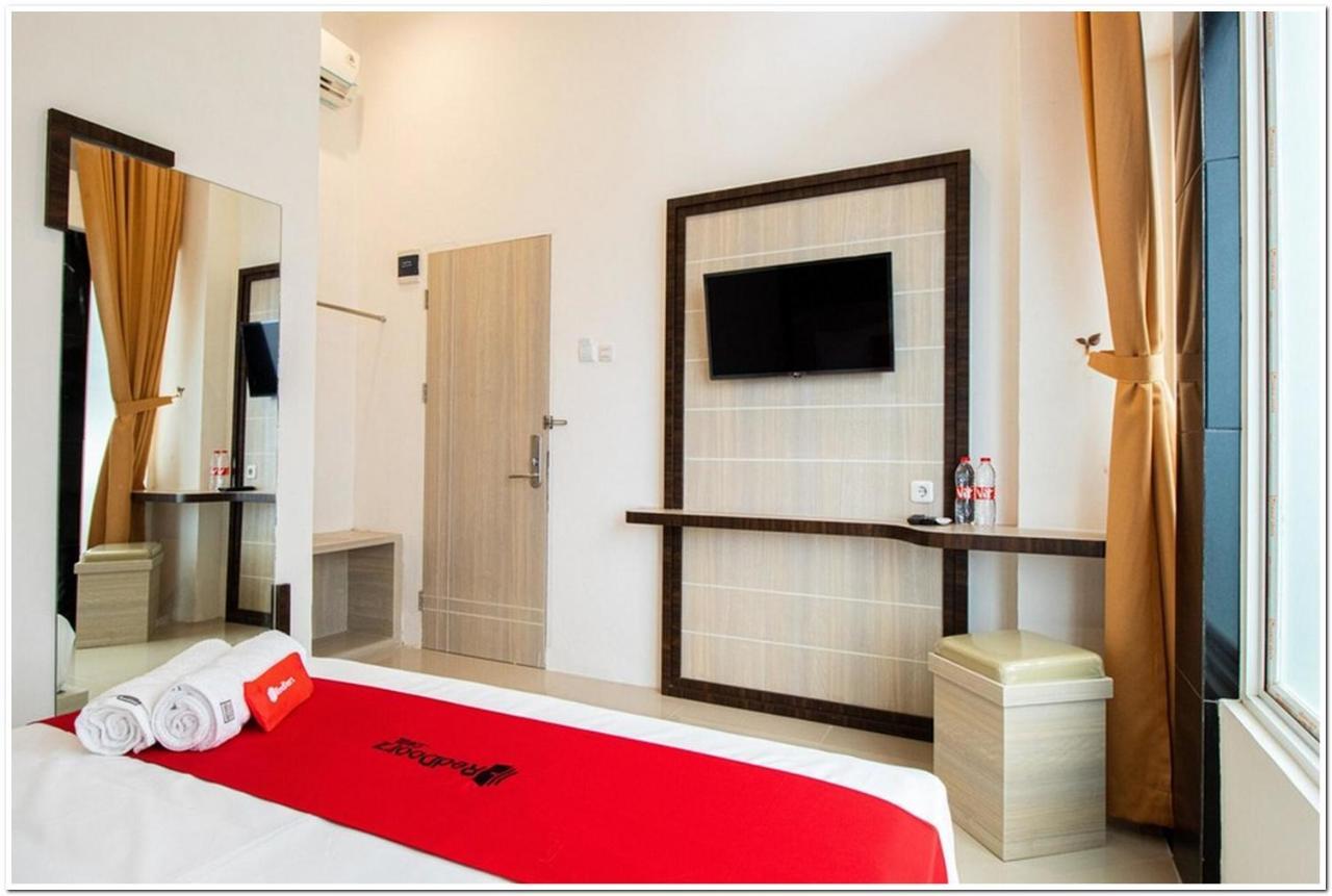 Reddoorz Plus @ Centrium Katamso Medan Extérieur photo
