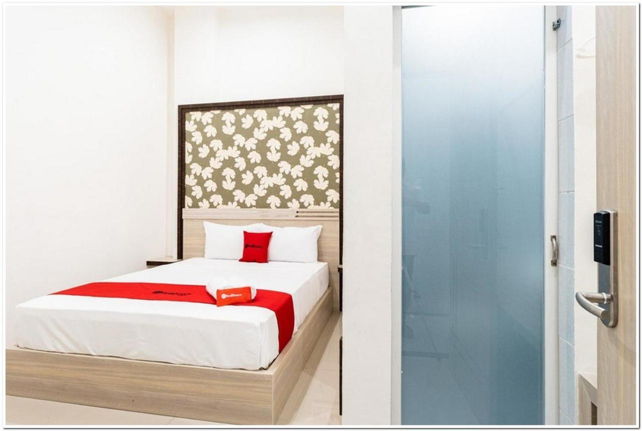 Reddoorz Plus @ Centrium Katamso Medan Extérieur photo