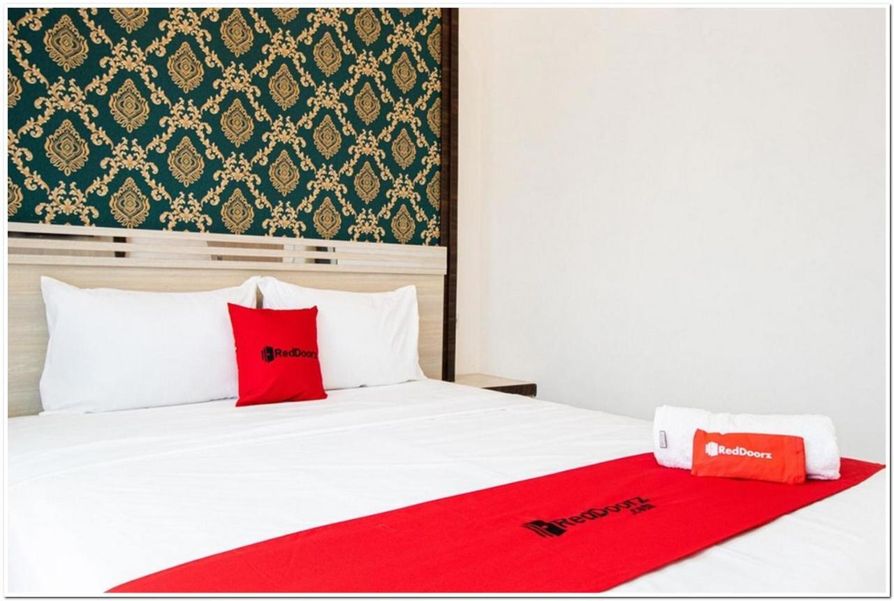 Reddoorz Plus @ Centrium Katamso Medan Extérieur photo