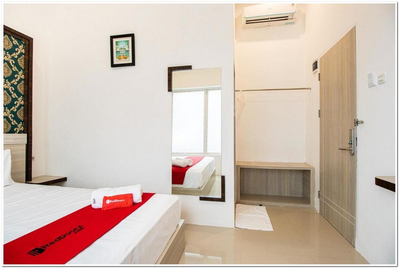 Reddoorz Plus @ Centrium Katamso Medan Extérieur photo